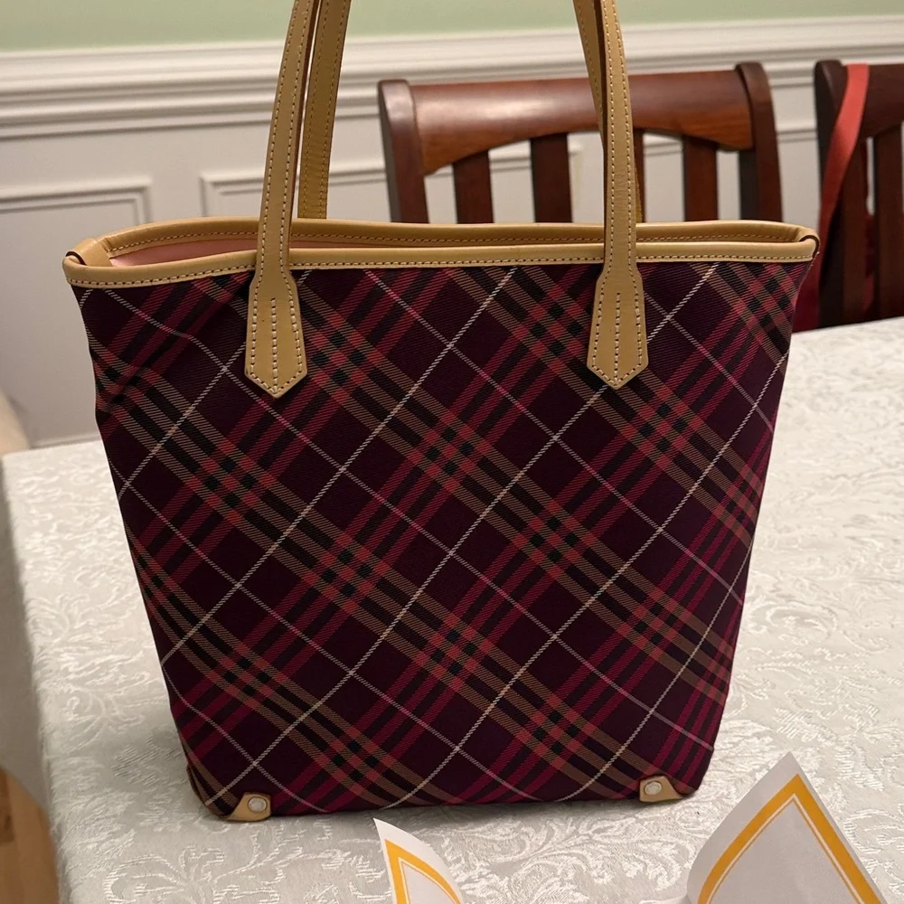 Burberry Nova Tote💕free Canvas Burberry Cosmetic Case